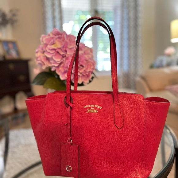 Gucci
Gucci Medium Calfskin Swing Tote - Picture 4 of 13